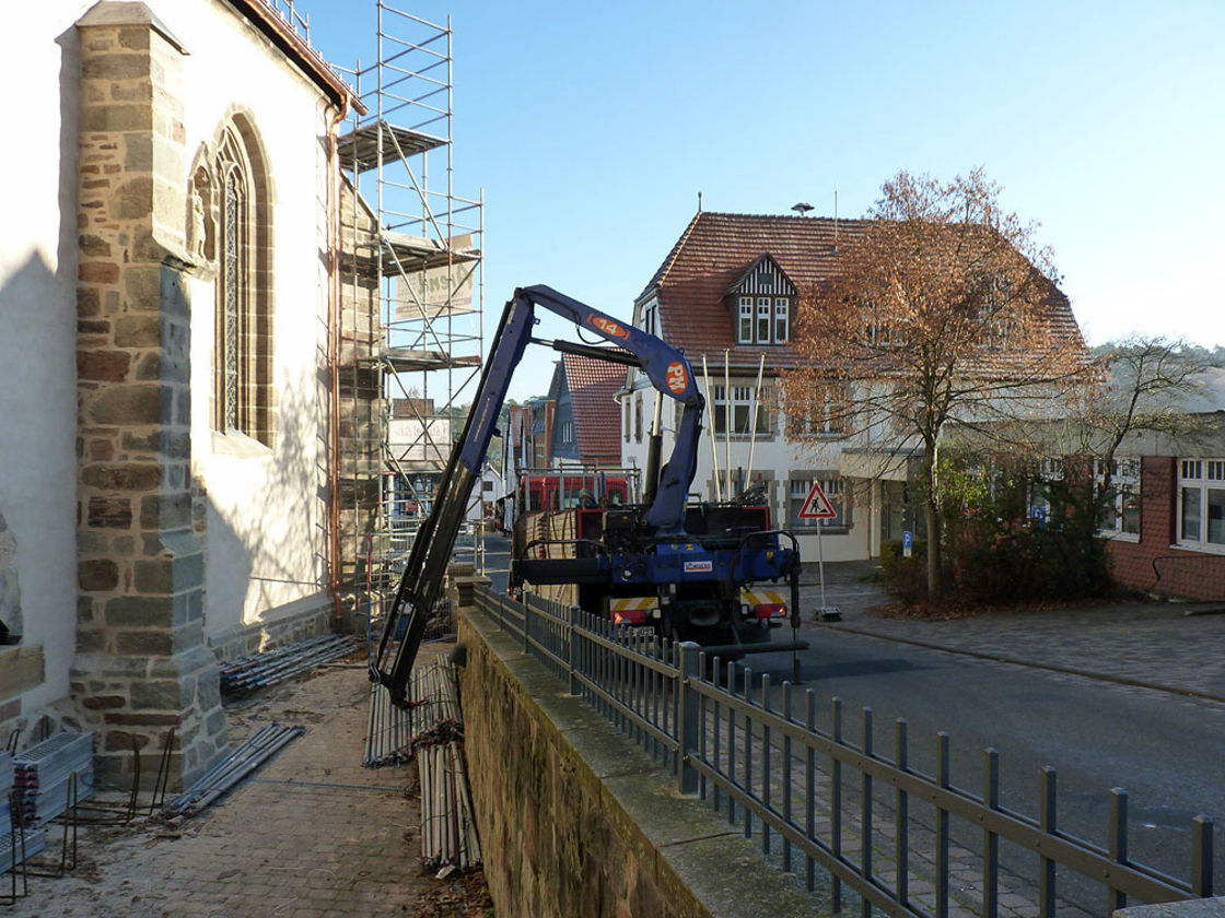 Abbau des Gerüstes an der Südseite (Foto: Karl-Franz Thiede)
